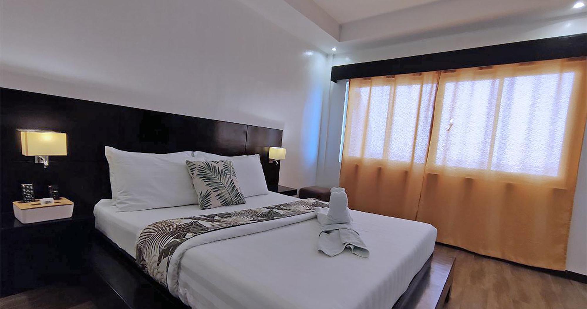 Casa Almarenzo Bed & Breakfast Bolinao Экстерьер фото