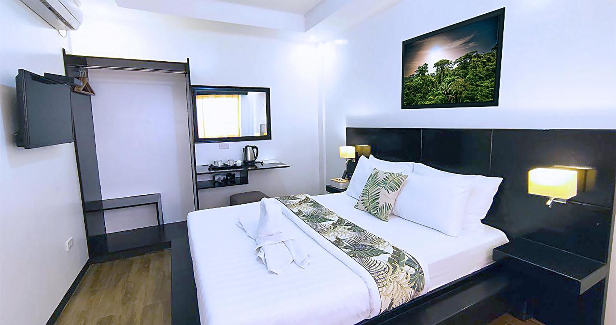Casa Almarenzo Bed & Breakfast Bolinao Экстерьер фото