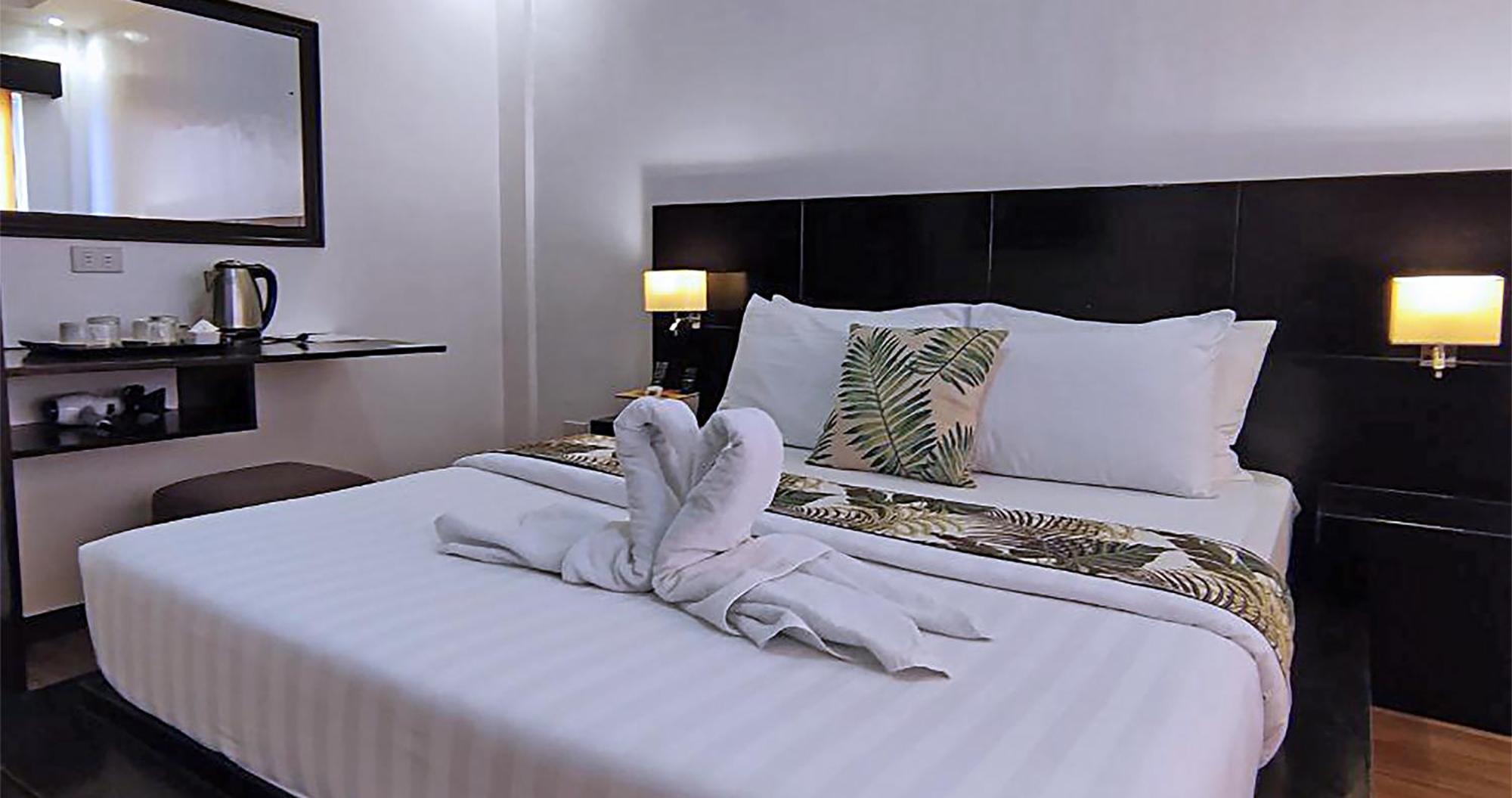 Casa Almarenzo Bed & Breakfast Bolinao Экстерьер фото
