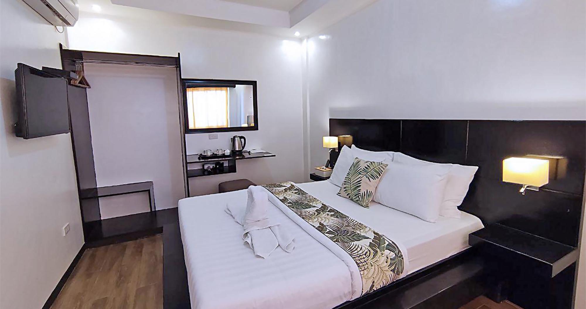 Casa Almarenzo Bed & Breakfast Bolinao Экстерьер фото